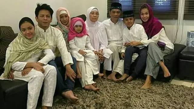 Jarang Terekspos, Ini 6 Potret Kebersamaan Ariel NOAH dan Putrinya