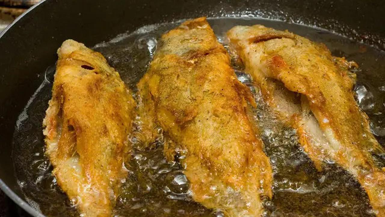 Trik Goreng Ikan yang Tidak Lengket dan Minyak Tetap Bersih