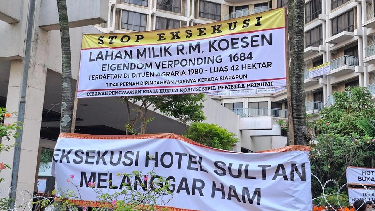 Massa Tolak Eksekusi Hotel Sultan