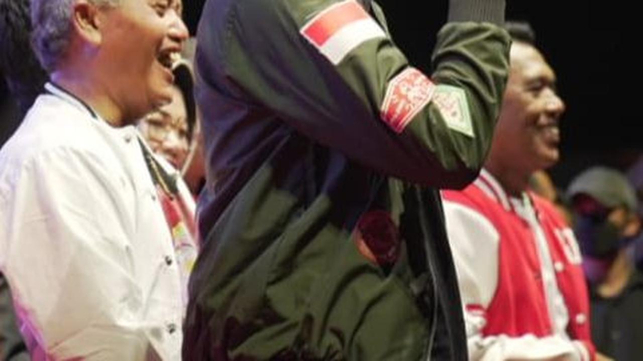 Momen Ribuan Warga Sukoharjo Kumpul Dukung Ganjar-Mahfud di Pilpres 2024