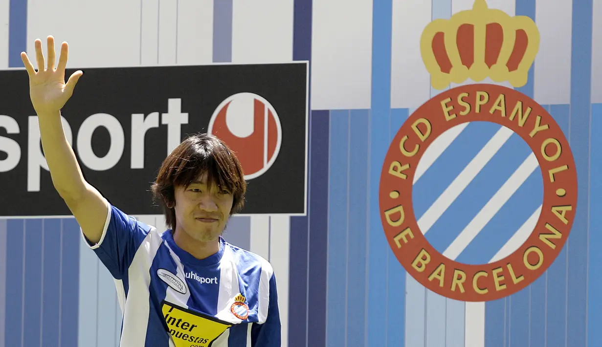 Pada 1 Juli 2009, Espanyol mengumumkan kedatangan Shunsuke Nakamura dari Glasgow Celtic dengan bebas transfer. Namun keberadaan Nakamura di klub La Liga tersebut tidak berlangsung lama dan hanya bertahan selama 7 bulan saja. (AFP/Josep Lago)