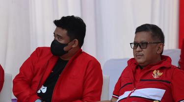 Sekretaris Jenderal DPP PDI Perjuangan (PDIP), Hasto Kristiyanto, membuka acara Banteng and Night Run di Kota Medan Sumatera Utara, yang dilaksanakan sebagai lanjutan rangkaian perayaan HUT PDIP ke-49 dan Jelang HUT RI ke-77 pada tahun ini (kanan)