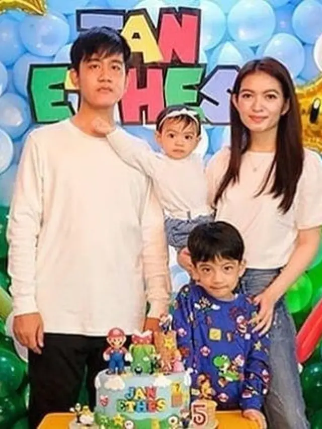 Selvi Ananda dengan gaya casual (Instagram/selvigibran_)