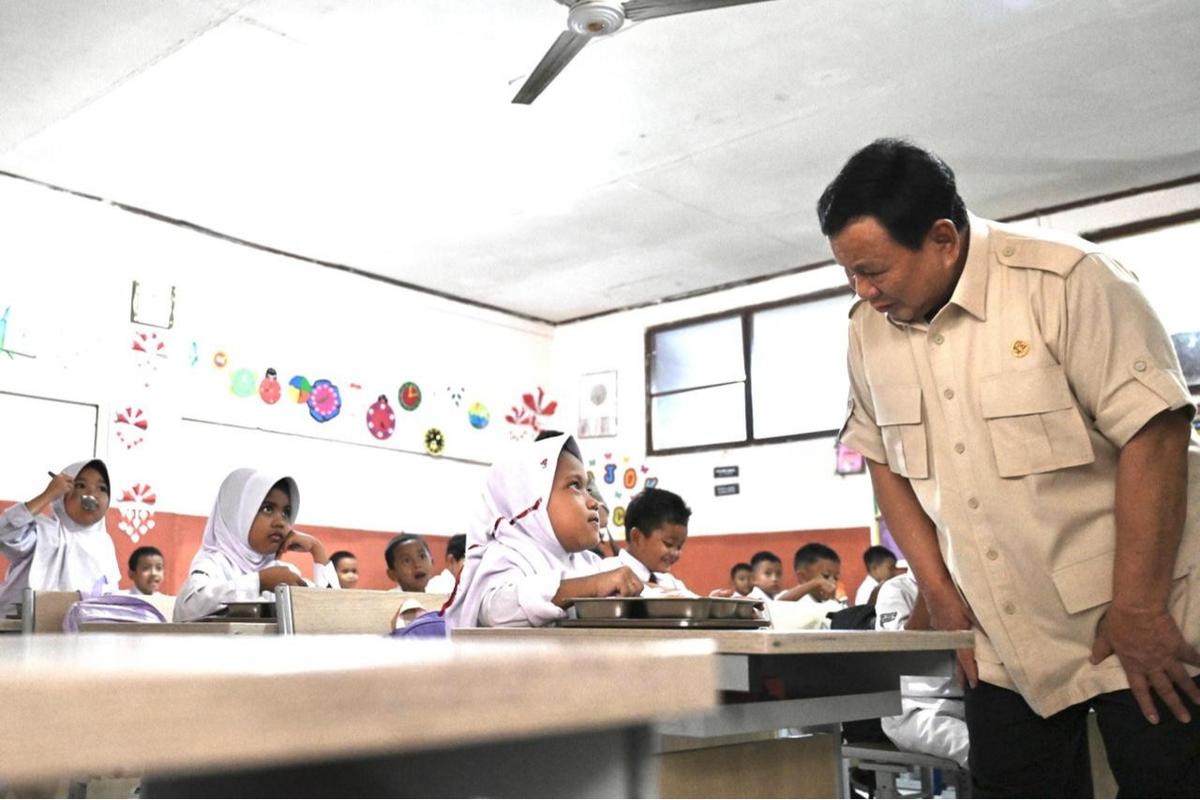 Prabowo tinjau Makan Bergizi Gratis di Bogor
