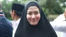 Artis senior Lyra Virna resmi ditetapkan sebagai tersangka terkait kasus pencemaran nama baik yang dilaporkan oleh pemilik ADA Tour, Lasty Annisa. (Nurwahyunan/Bintang.com)