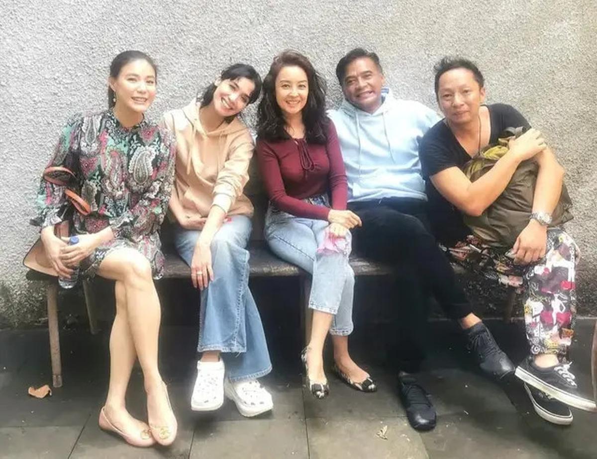 Galeri Foto Putri Patricia dengan Ragam Model Jeans, Inspirasi Gaya Kasual 2025