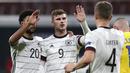 Striker Jerman, Timo Werner, melakukan selebrasi usai mencetak gol ke gawang Ukraina pada laga UEFA Nations League di Red Bull Arena, Minggu (15/11/2020). Jerman menang dengan skor 3-1. (AP/Michael Sohn)