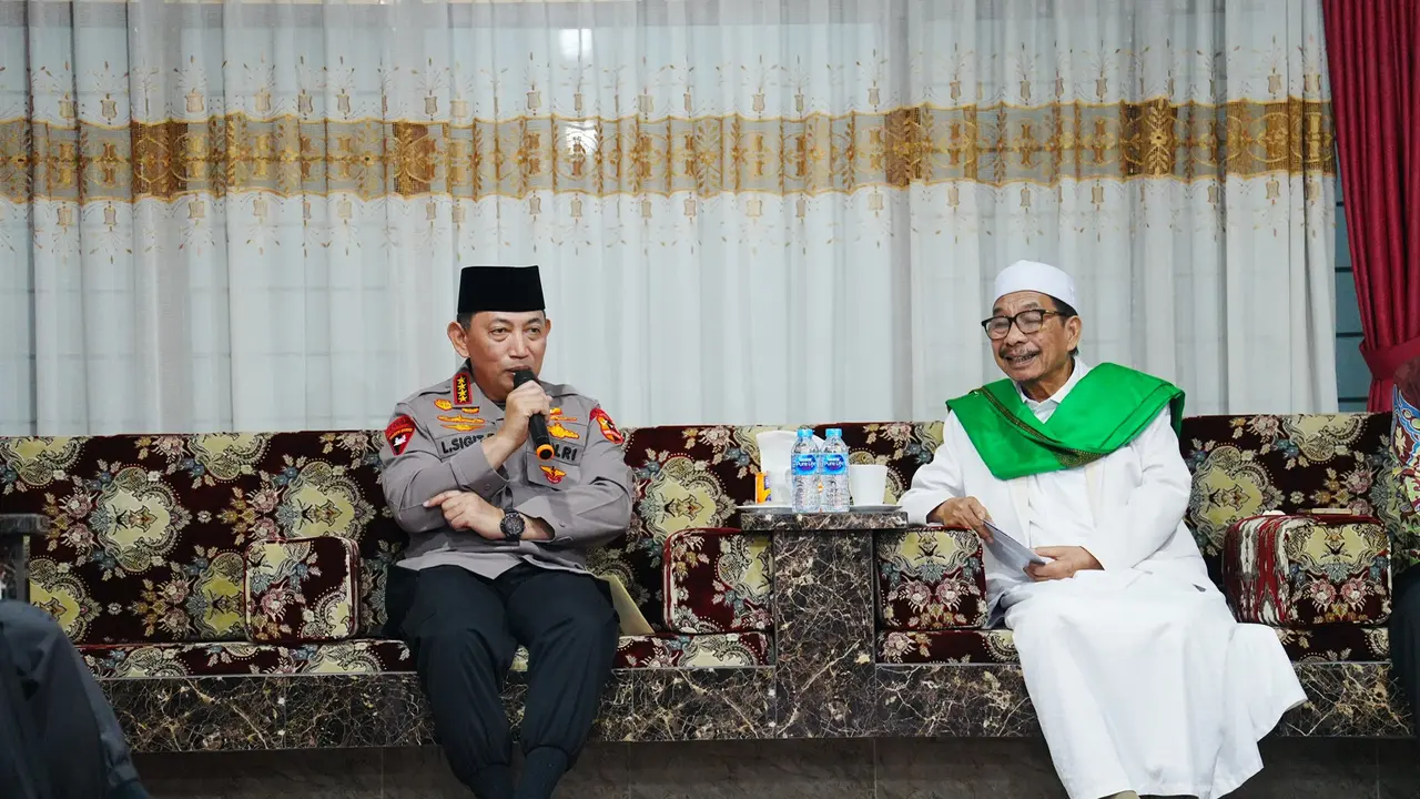 Kapolri Jenderal Listyo Sigit Prabowo melakukan silaturahmi kamtibmas dengan tokoh lintas agama se-Sumatera Utara di Pondok Pesantren Al Kautsar Al Akbar, Medan, Jumat 11 Juli 2025.