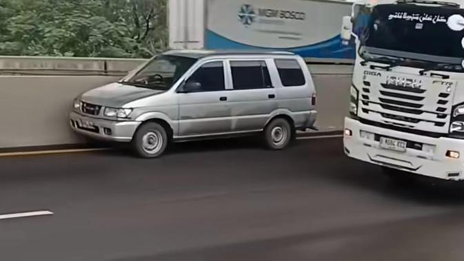 Pengemudi Meninggal, Mobil Jalan Sendiri di Tol Jakarta-Cikampek