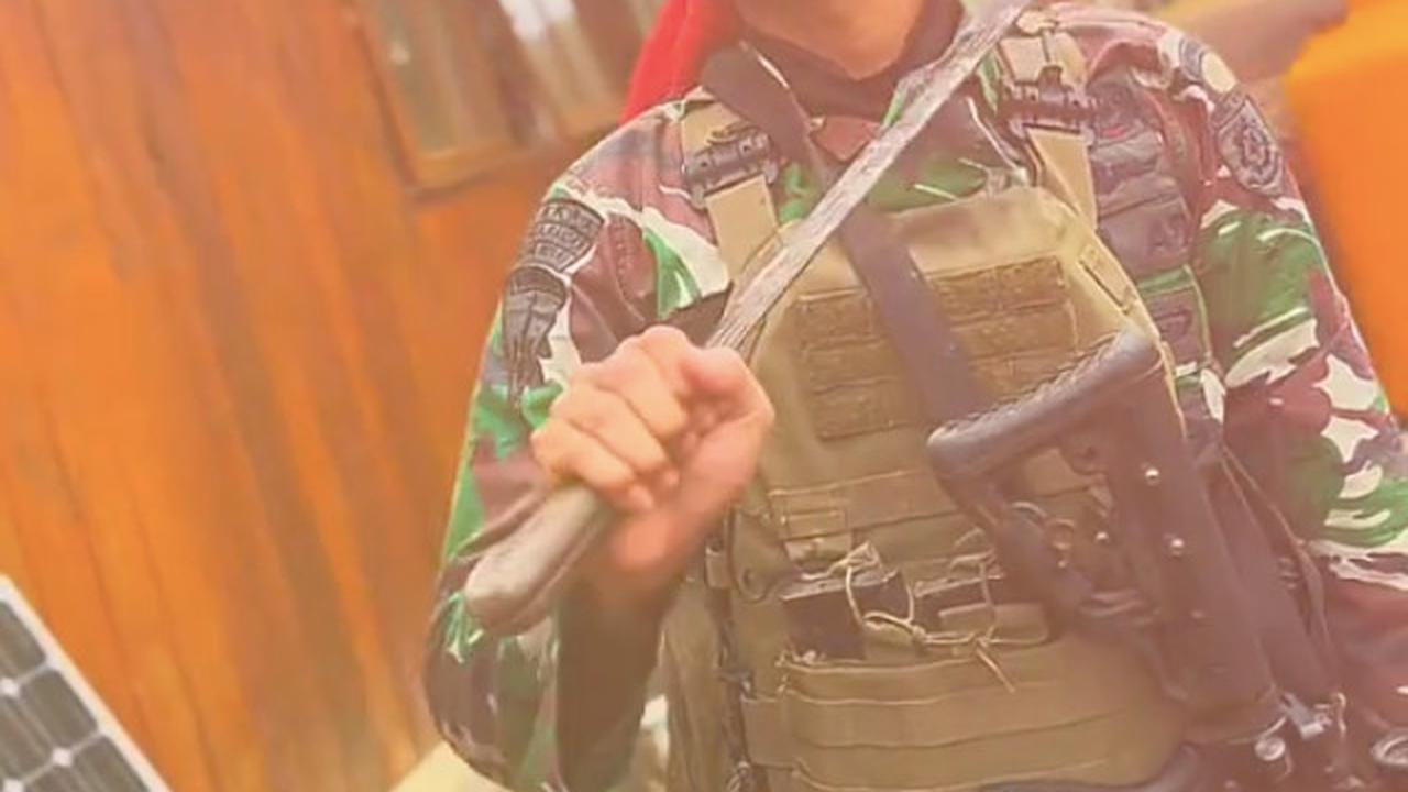 tni senjata mandau