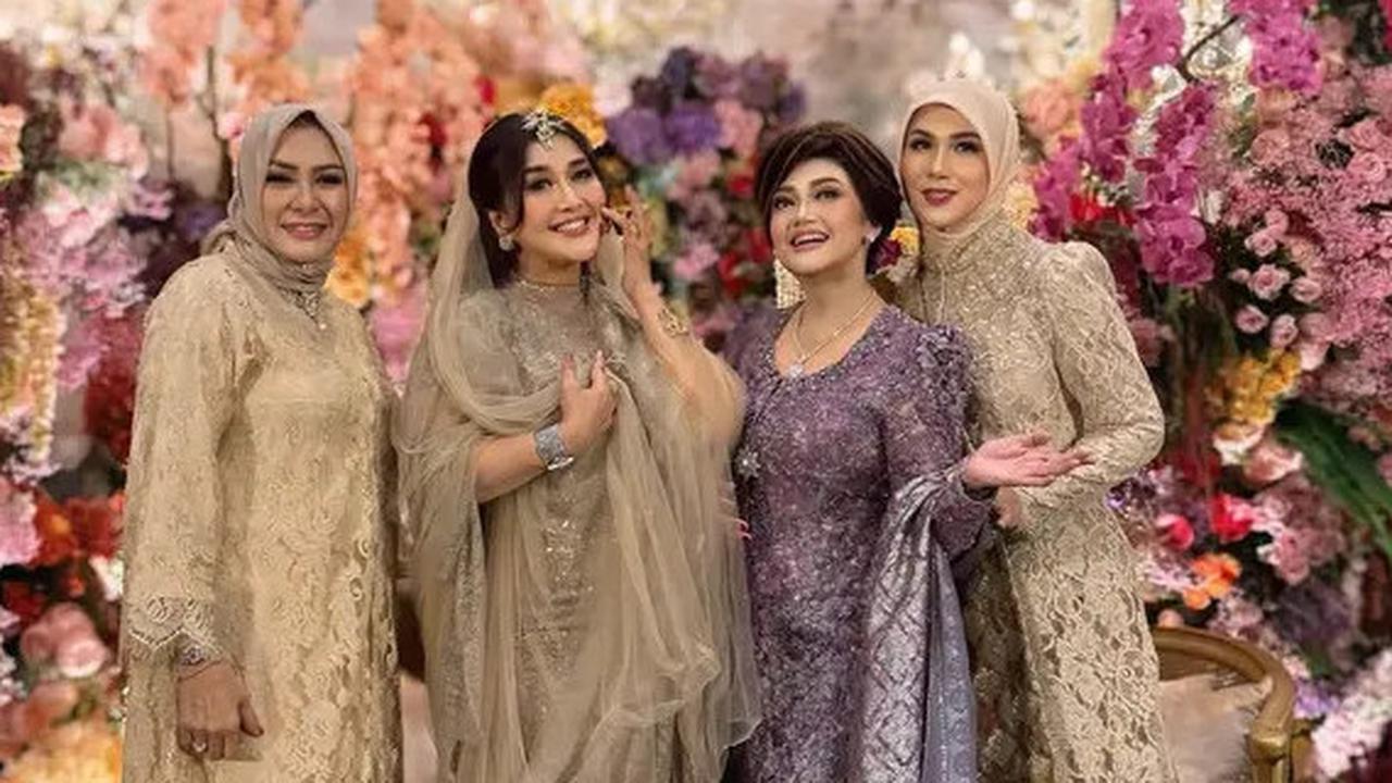 8 Potret Artis Senior Kondangan ke Pernikahan Anak Sambung Bella Saphira, Malah Jadi Ajang Reuni Artis Lawas