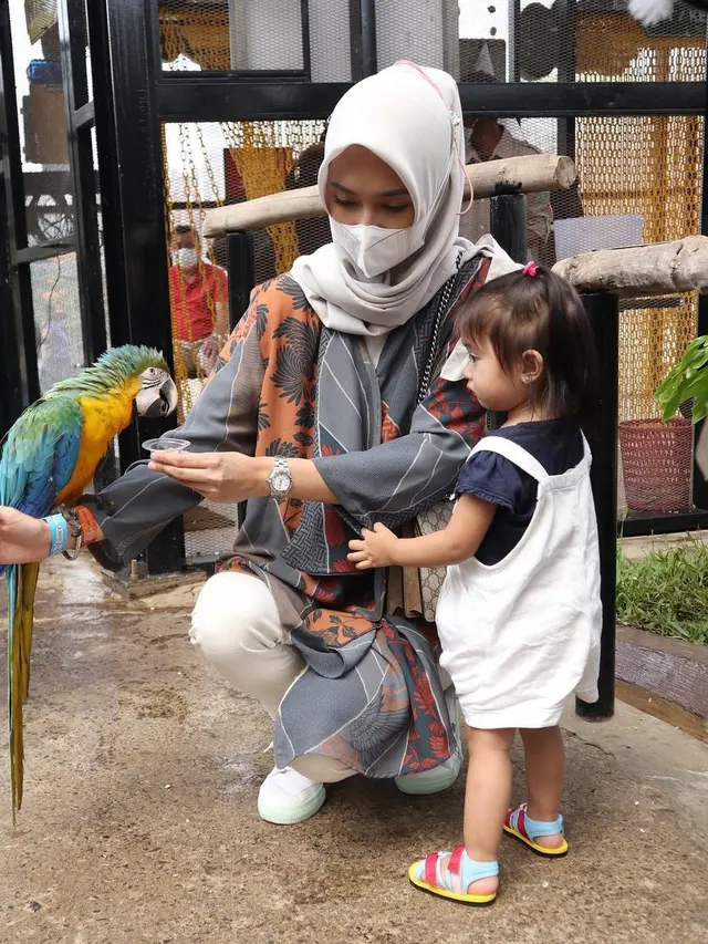 Hamil Anak Kedua, Ini 7 Momen Seru Kevin Lilliana saat Asuh Buah Hati