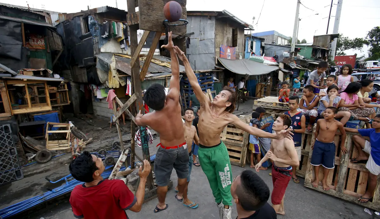Basket menjadi permainan yang sangat populer dimainkan di Filipina. (REUTERS/Erik De Castro)