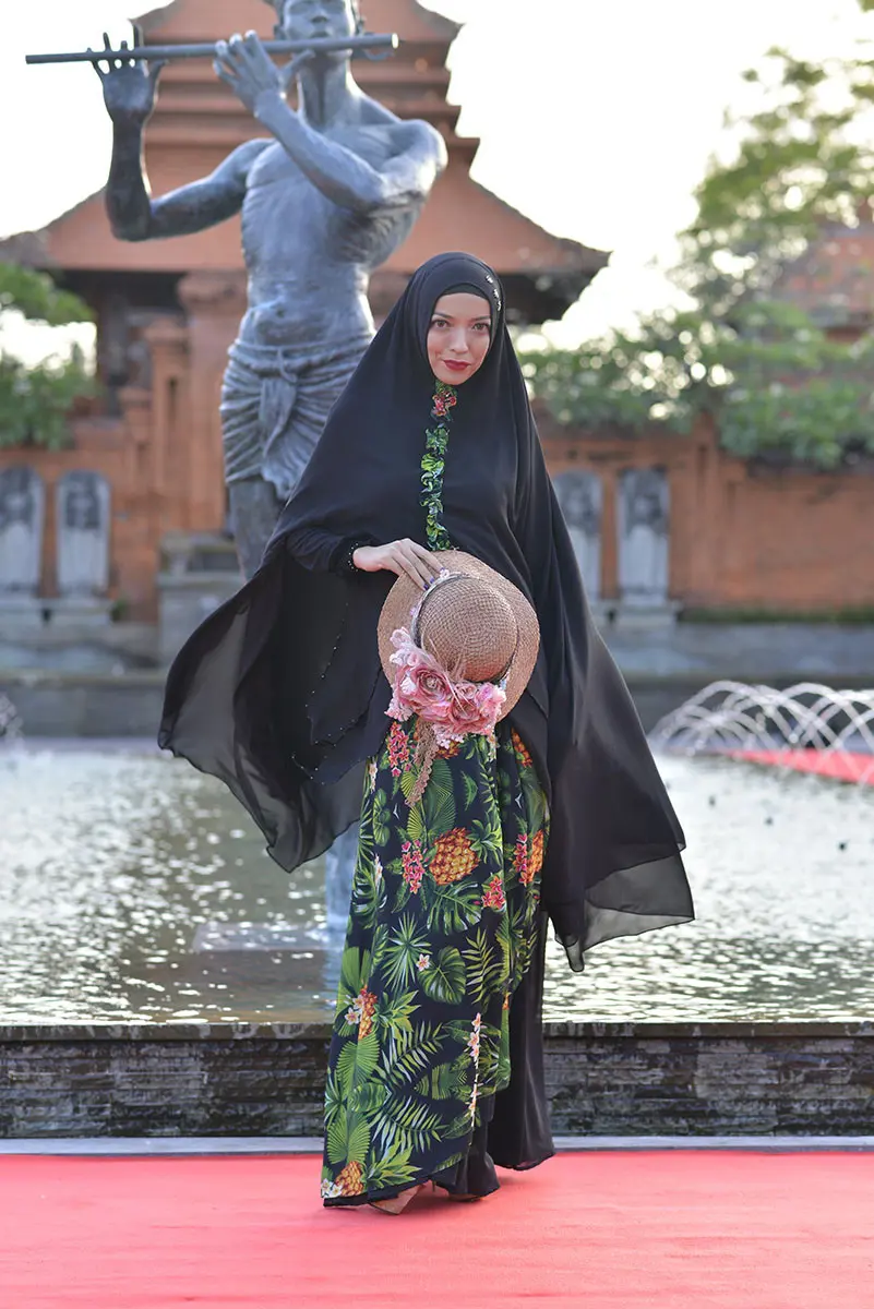 Busana hijab syar'i untuk para muslimah yang ingin terlihat lebih modern. (sumber foto: dok.js)