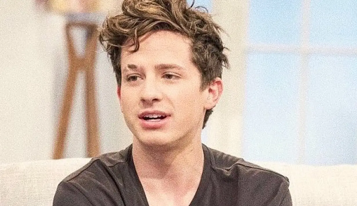 Charlie Puth bikin penggemar terkejut dengan penampilan rambut barunya. (instagram/charlieputh)