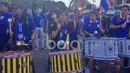 Fans Thailand menggunakan drum band meramaikan laga Final kedua Piala AFF 2016 di Stadion Rajamangala, Thailand. (Bola.com/Ario Yosia)