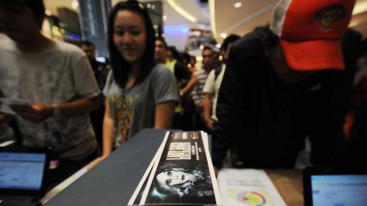 Ratusan penggemar antre beli tiket Lady Gaga