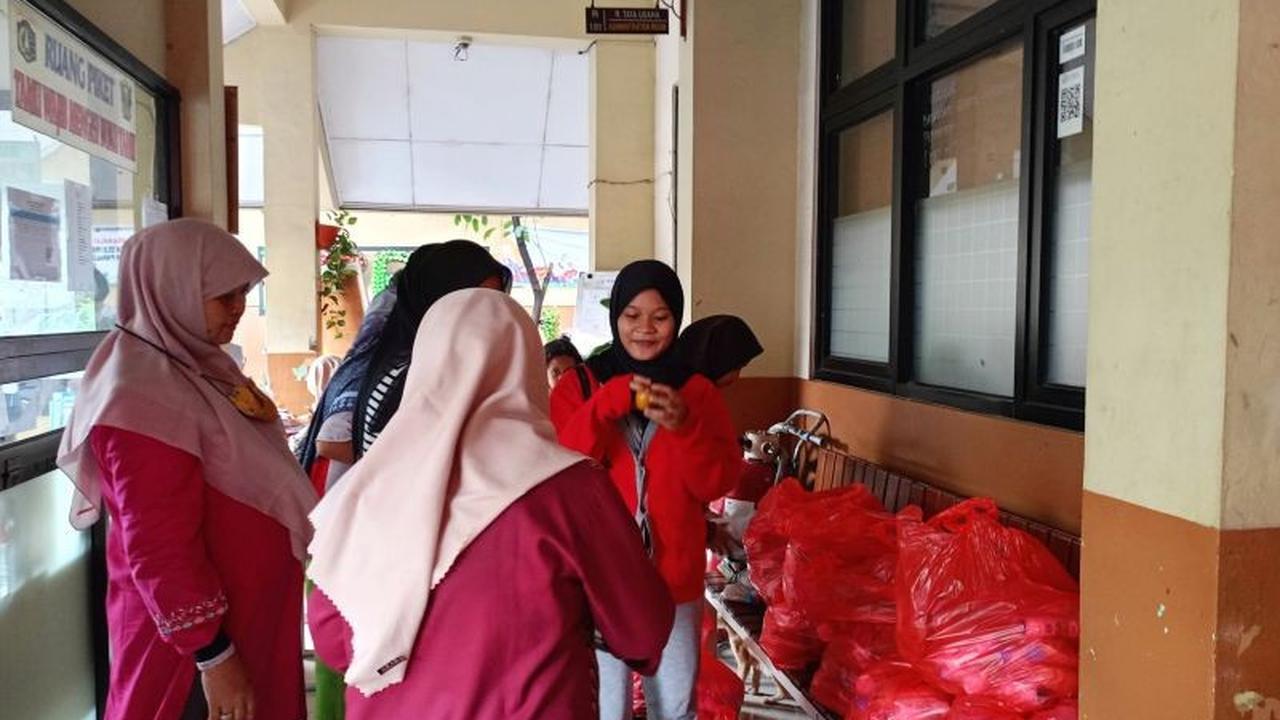 SMAN 62 Jakarta Tetap Salurkan Makan Bergizi Gratis di Tengah PJJ Akibat Banjir Jakarta