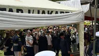 Momen Khidmat Prabowo Pimpin Upacara Pemakaman Try Sutrisno di TMP Kalibata