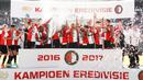 Para pemain Feyenoord melakukan selebrasi usai memastikan diri sebagai jawara Liga Belanda 2016-2017 di Stadion De Kuip, Rotterdam, Minggu (14/5/2017).  Feyenoord menang 3-1. (EPA/Robin Van Lonkhuijsen)