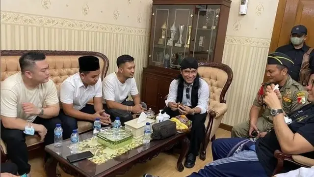 Dokter Michael Lawanto mengikuti acara bersama Gus Miftah di Masjid Nasional Al Akbar, Surabaya.