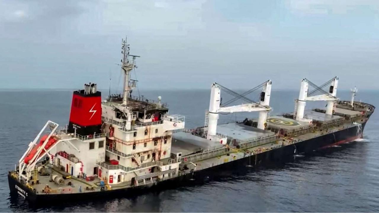 Aksi Ganas Pasukan Houhti Serbu dan Tenggelamkan Dua Kapal Kargo