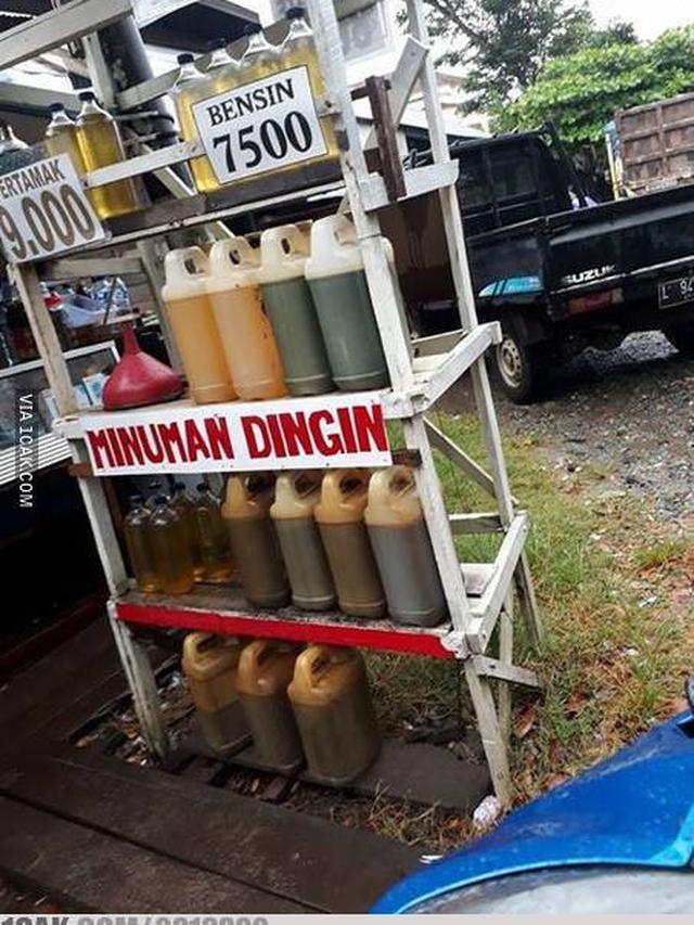 6 Spanduk Jual Bensin Ini Unik Banget, Bikin Ngakak