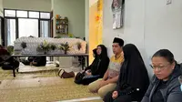 Peti jenazah santri yang meninggal dunia karena diduga menjadi korban perundungan di pondok pesantren.(Liputan6.com/Fajar Abrori)