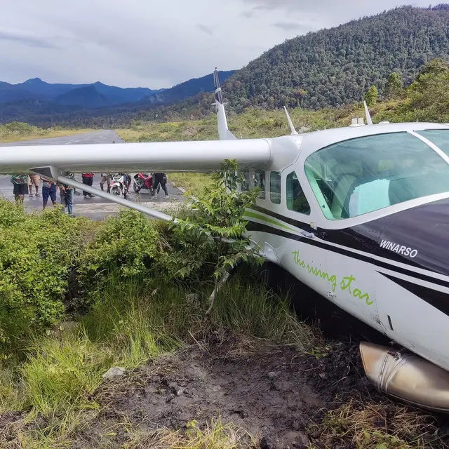 Pesawat smart aviation tergelincir di Bandara Sinak, Kabupaten Puncak, Papua