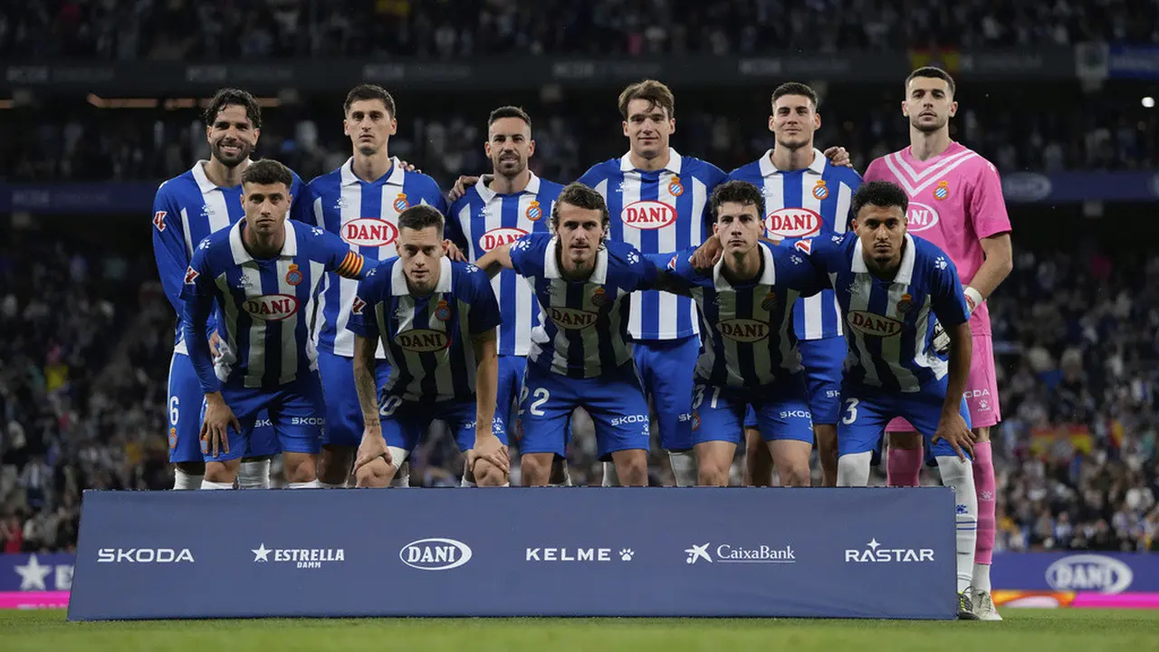 Starting XI Espanyol saat melawan Barcelona di La Liga 2024-2025.