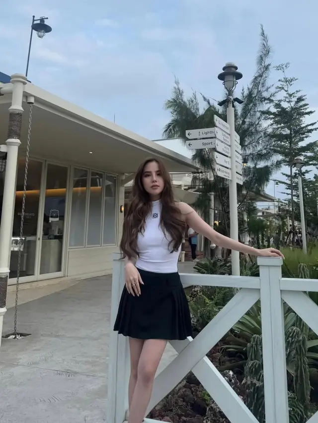 Agatha Chelsea pamer gaya elegan dan natural. (credit:instagram.com/agatha_chelsea)