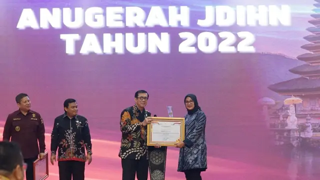 Bupati Ipuk.