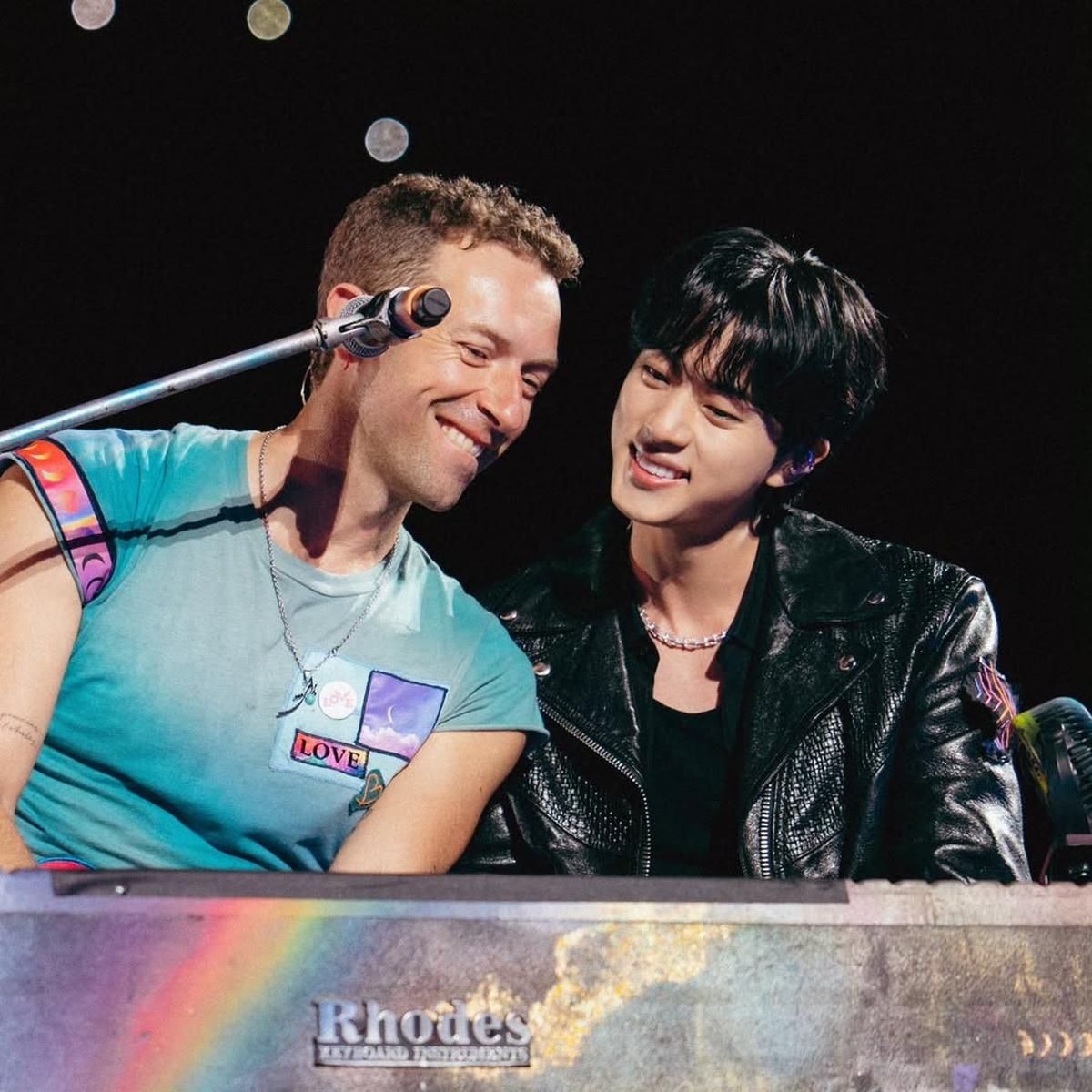 Jin BTS Tiba-Tiba Muncul saat Konser Coldplay di Korea Selatan, Duet 2 Lagu Bareng Chris Martin