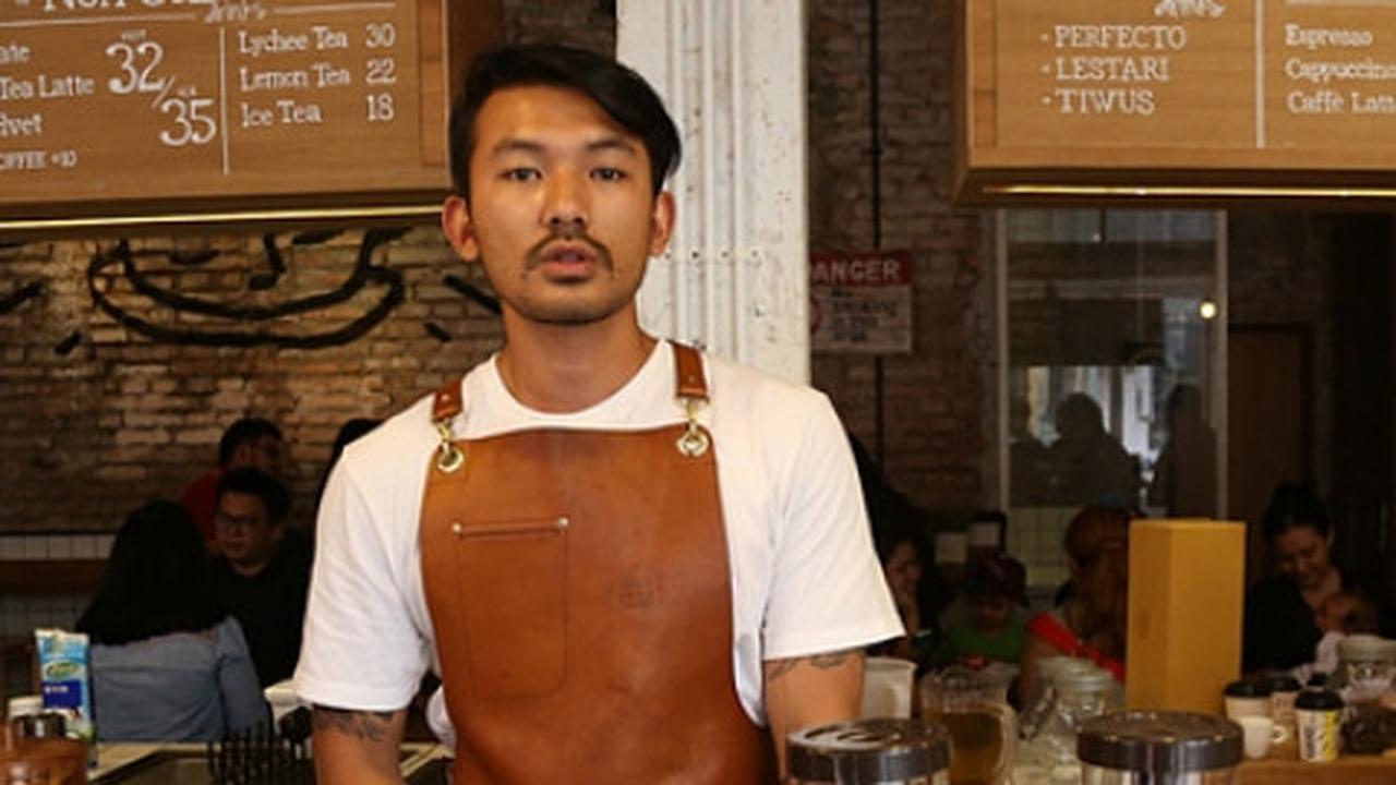Rio Dewanto ajak kolaborasi seniman di kedai kopinya