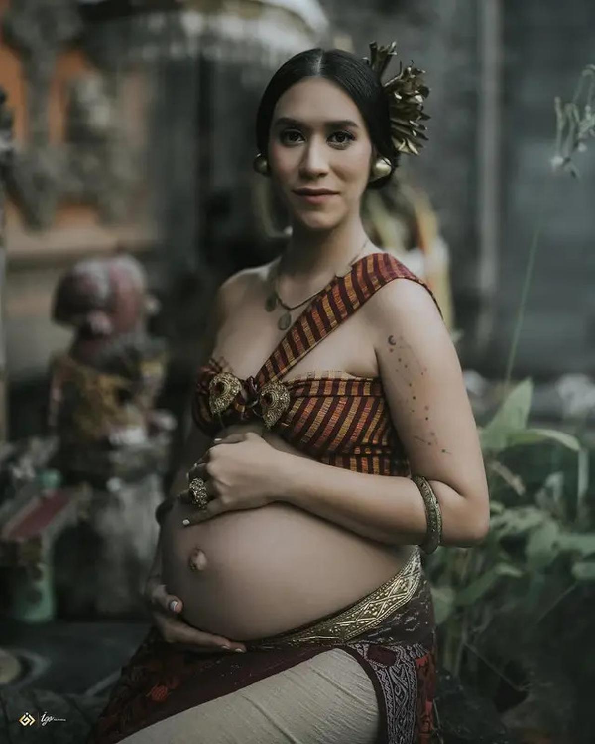 Potret 6 Artis Berdarah Bali Pamer Baby Bump, Mahalini Semakin Pancarkan Pesona