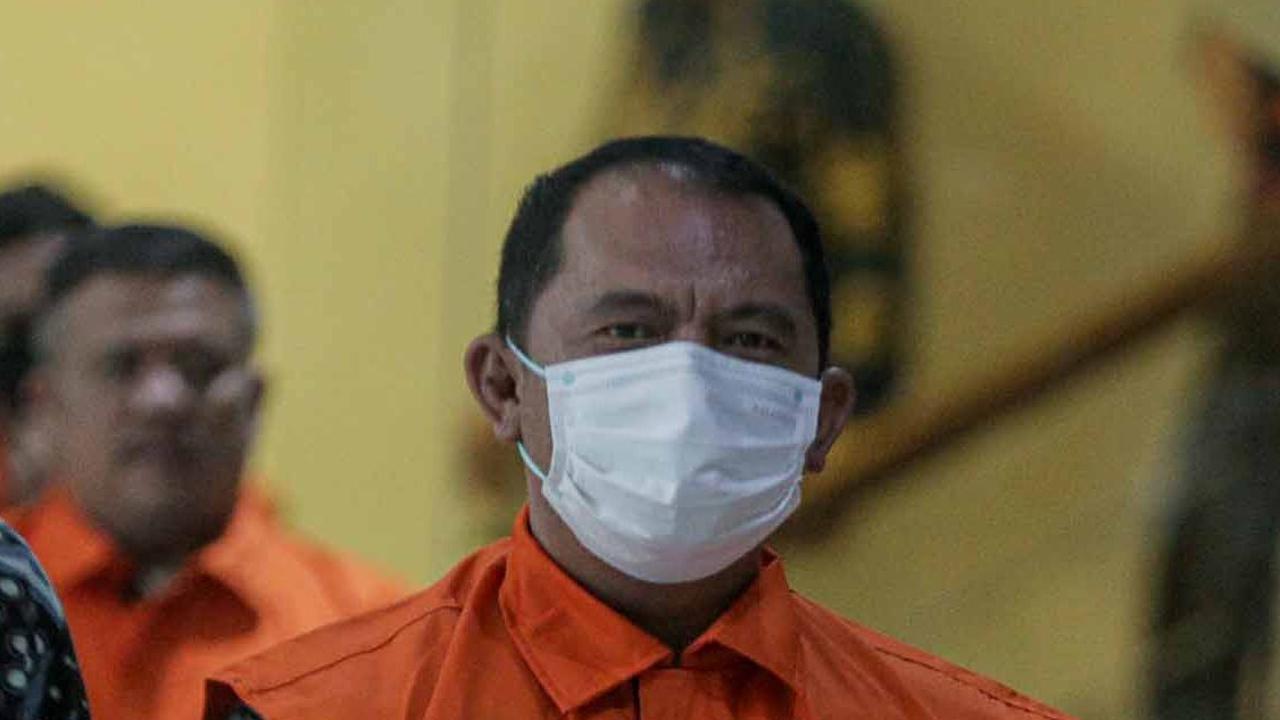 FOTO: Raut Bupati Labuhanbatu Erik Adtrada Ritonga Ditahan KPK Usai Terjaring OTT
