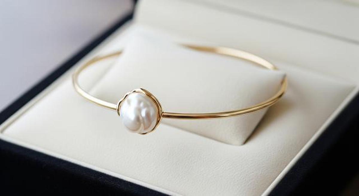 8 Tren Gelang Emas Bangle Tipis 2026 untuk Ibu Usia 50 Tahun yang Suka Tampilan Rapi, Mewah Elegan