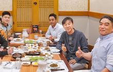 7 Potret Keakraban Shin Tae Yong Makan Malam Bareng Verrel Bramasta Sambil Bahas Hal Penting Ini
