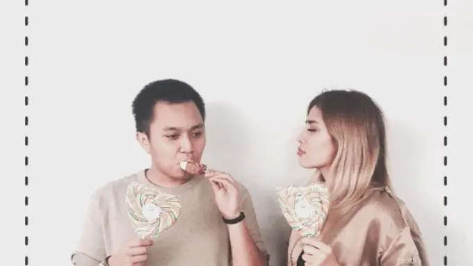 [Bintang] Pernah Jadi Pacar, Begini Potret Mesra Oka Mahendra dan Awkarin