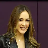 Belajar menjadi single parent, Cathy Sharon mengaku dirinya dituntut kreatif untuk mengurus anak dan bisnisnya.