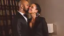 Tak lekang oleh wakti, Alicia Keys pun medapatkan kecupan penuh cinta dari sang suami, Swizz Beatz, yang ia abadikan dalam sebuah foto saat Valentine. (instagram/aliciakeys)