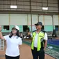 Prosesi pemasangan atap hanggar pesawat di Bandara Budiarto, Curug, Tangerang (Istimewa)