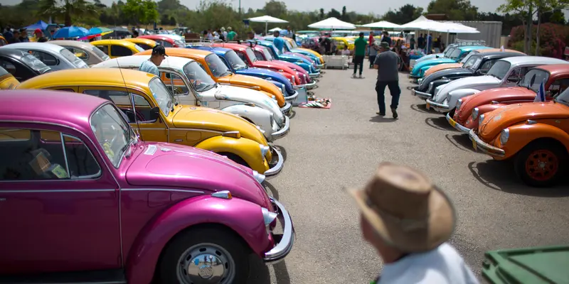 Ratusan Mobil VW Kodok Dipamerkan dalam Ajang Pertemuan Beetle Club