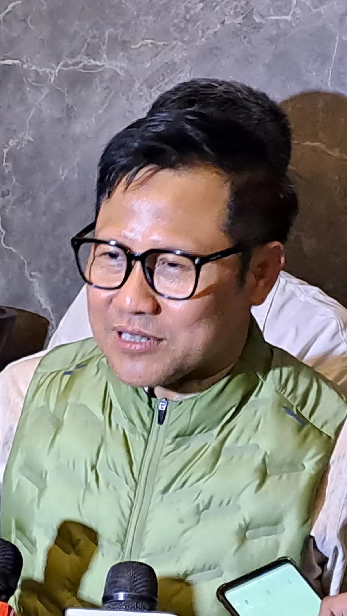 Sebelum Anies melakukan cek kesehatan, Bacawapresnya, Muhaimin Iskandar atau Cak Imin telah lebih dulu menjalaninya pada Jumat (13/10) lalu.