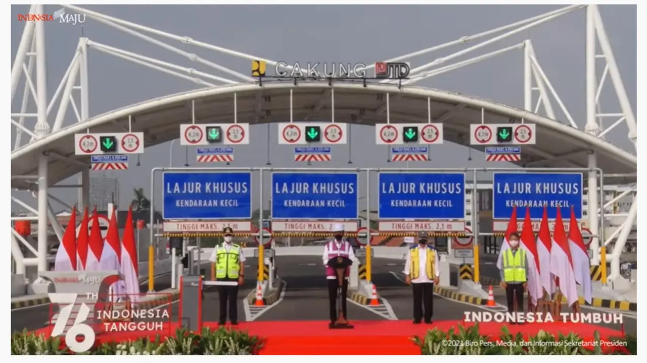 Presiden Joko Widodo (Jokowi) meresmikan 6 ruas Jalan Tol Dalam Kota Jakarta segmen Kelapa Gading-Pulo Gebang pada Senin, 23 Agustus 2021.