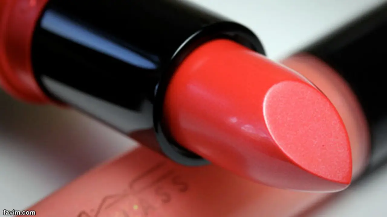 lipstick130802b.jpg