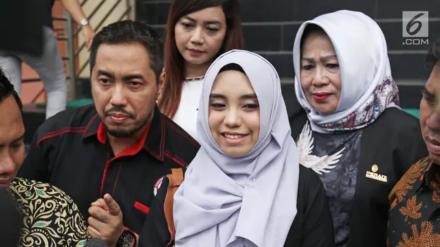Salmafina Tegar di Sidang Cerai, Sang Ibu Berurai Air Mata