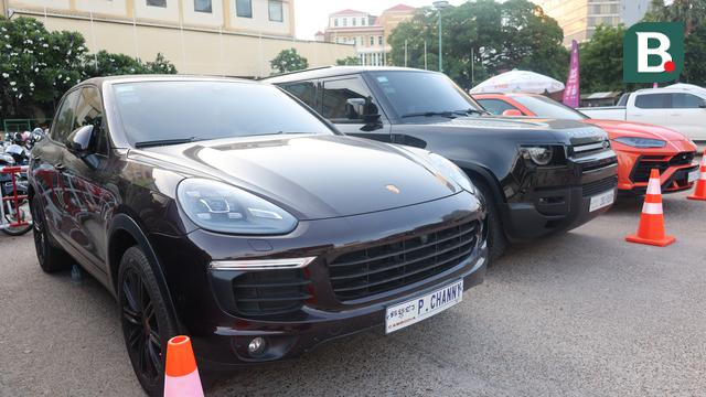 FOTO Mobil di Kamboja