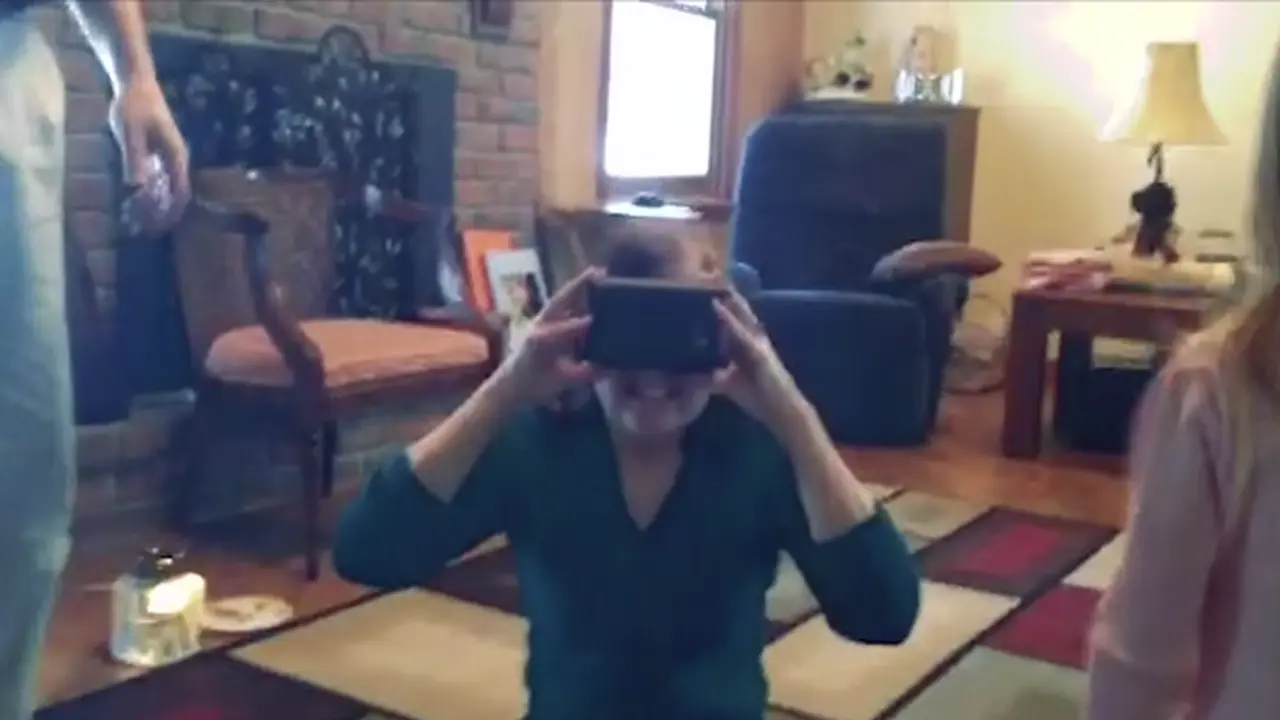Berkat Google Cardboard, Mata Wanita Ini Kembali Normal