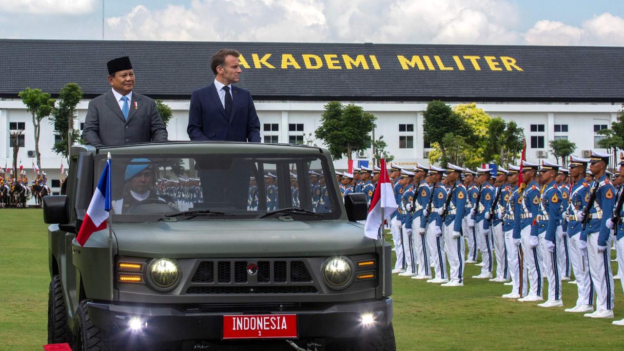 Prabowo dan Presiden Prancis Emmanuel Macron satu helikopter menuju Akmil Magelang